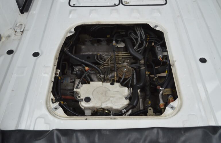 position of the engine in a kei (mini) truck